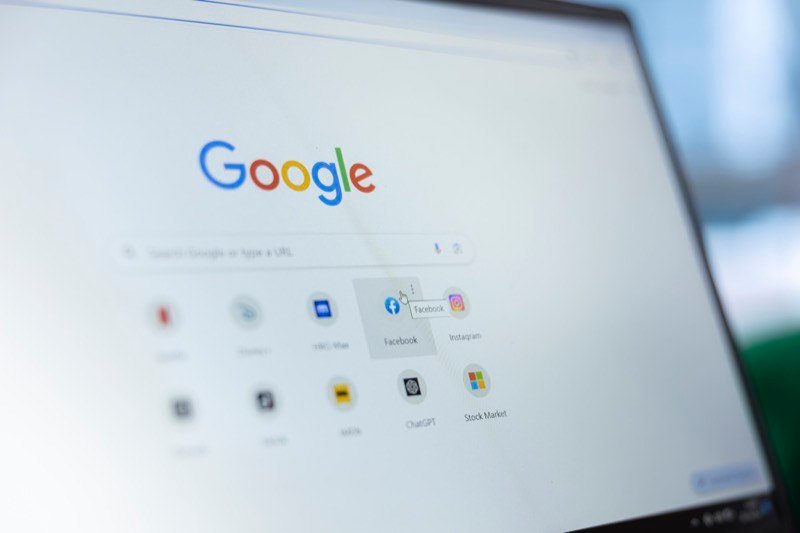 Analyzing PPC campaigns metrics on screens